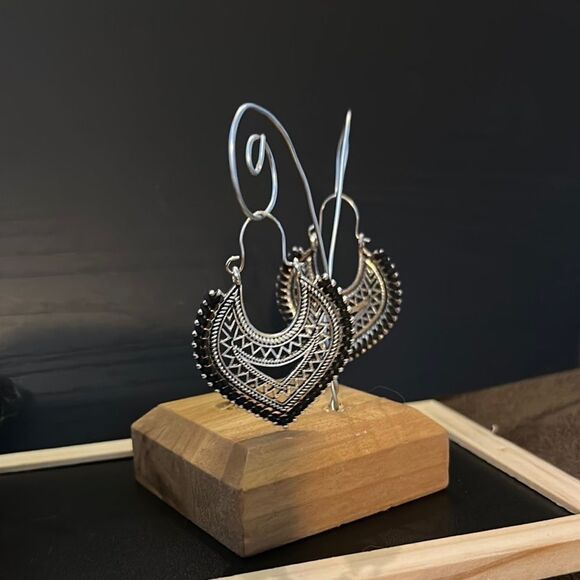 Elegant Black and Silver Earrings - Picture 1 of 3